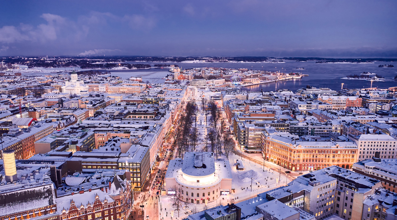 Ilmakuva talvisesta Helsingistä Esplanadilta