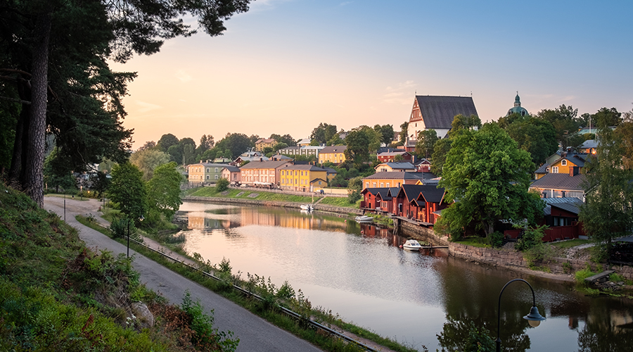 Decorative picture of the town of Porvoo by the river.