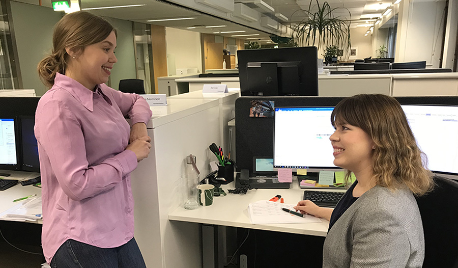 Kuvassa ovat Ella-Maria Nieminen ja Susanna Alaviuhkola, jotka olivat mukana projektissa rahoitusdokumentaation edustajina.