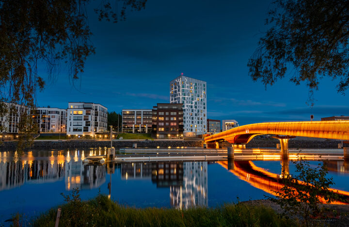 A modern wooden student apartment house by a lake in Joensuu.