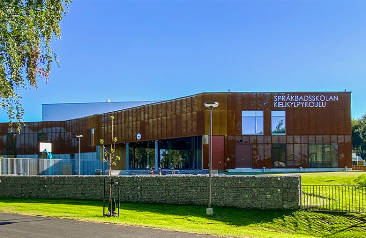 Photo of the facade of language immersion school