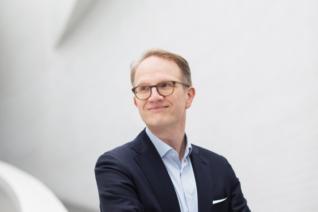 Kuvassa Kuntarahoituksen pääekonomisti Timo Vesala.