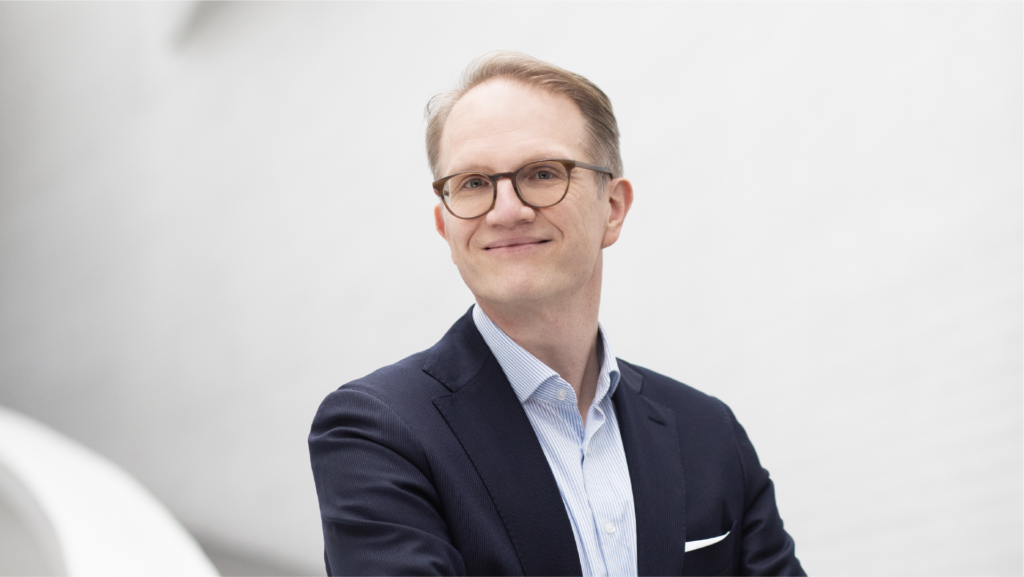 Kuvassa on Kuntarahoituksen pääekonomisti Timo Vesala.