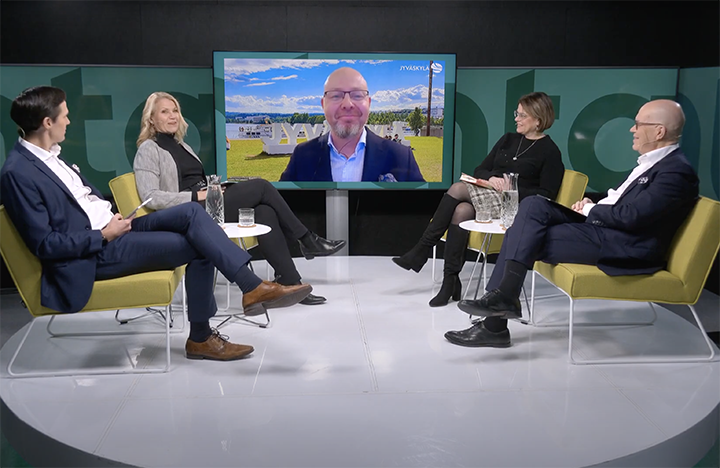 Vieraat studiossa ja etäyhteyksillä keskustelemassa.
