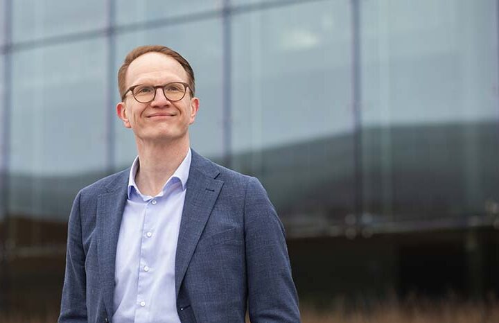 Kuvassa on Kuntarahoituksen pääekonomisti Timo Vesala.