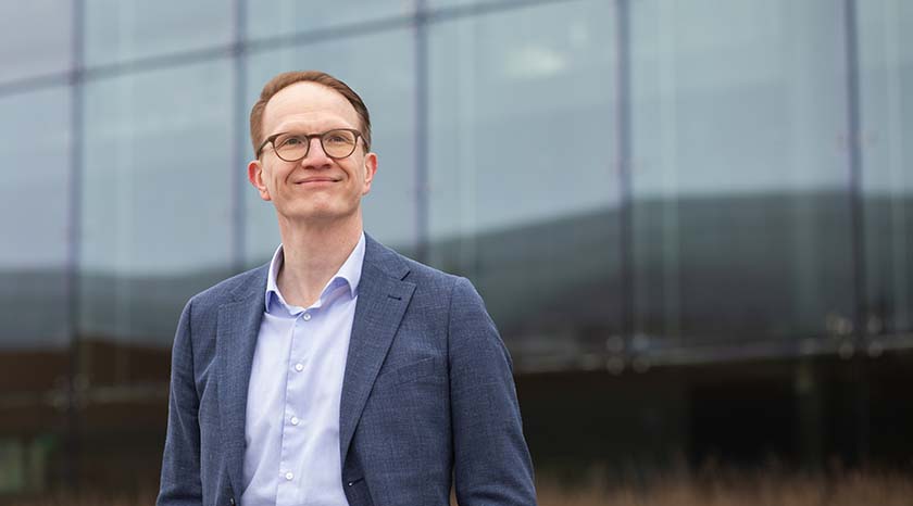 Kuvassa on Kuntarahoituksen pääekonomisti Timo Vesala.
