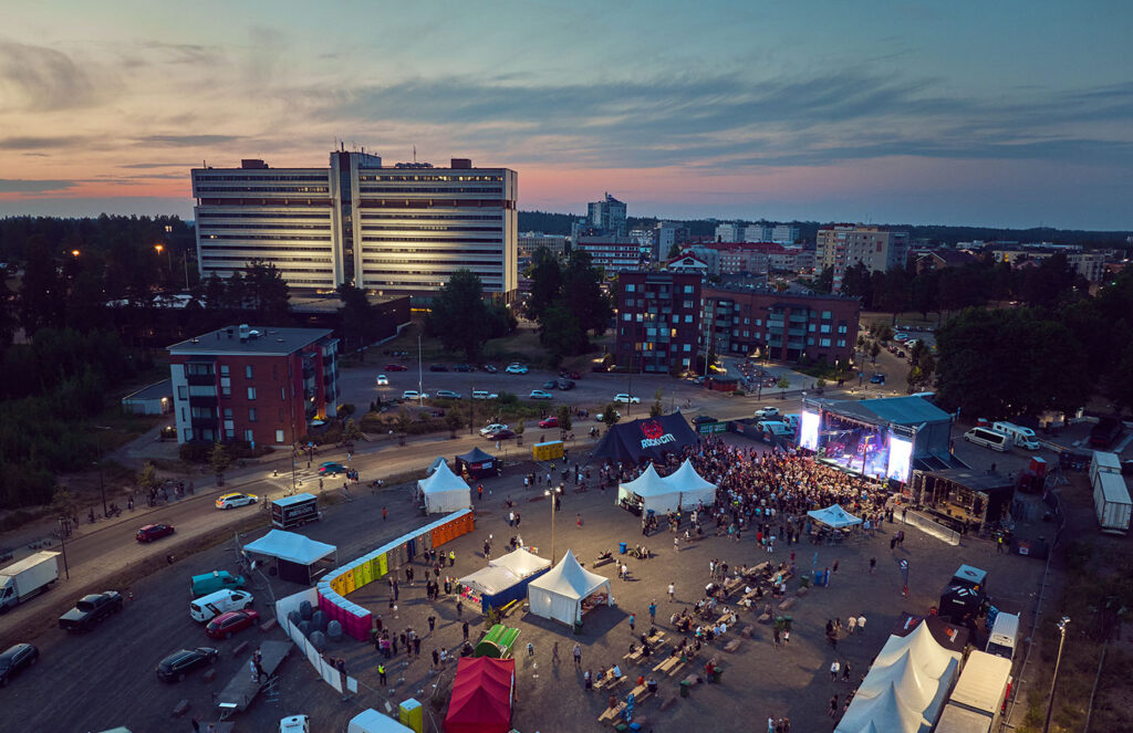 Ilmakuvaa Kouvolan Rock in the city -tapahtumasta.