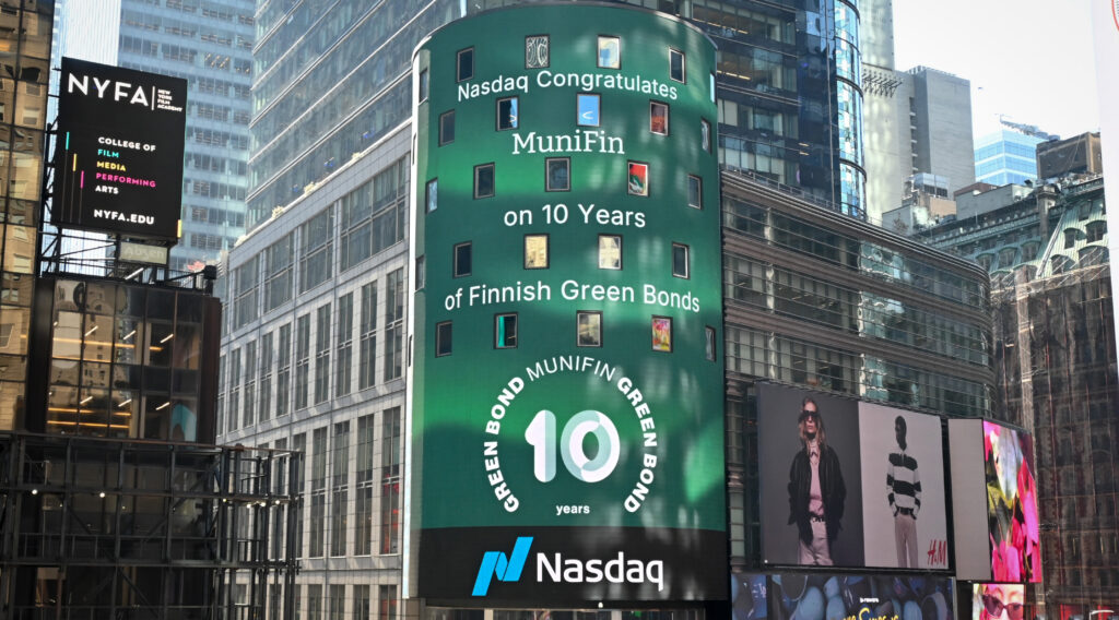 Nasdaq congratulates MuniFin for 10 years of green bonds on Times Square