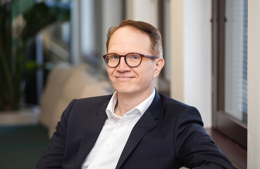 Kuvassa on Kuntarahoituksen pääekonomisti Timo Vesala.